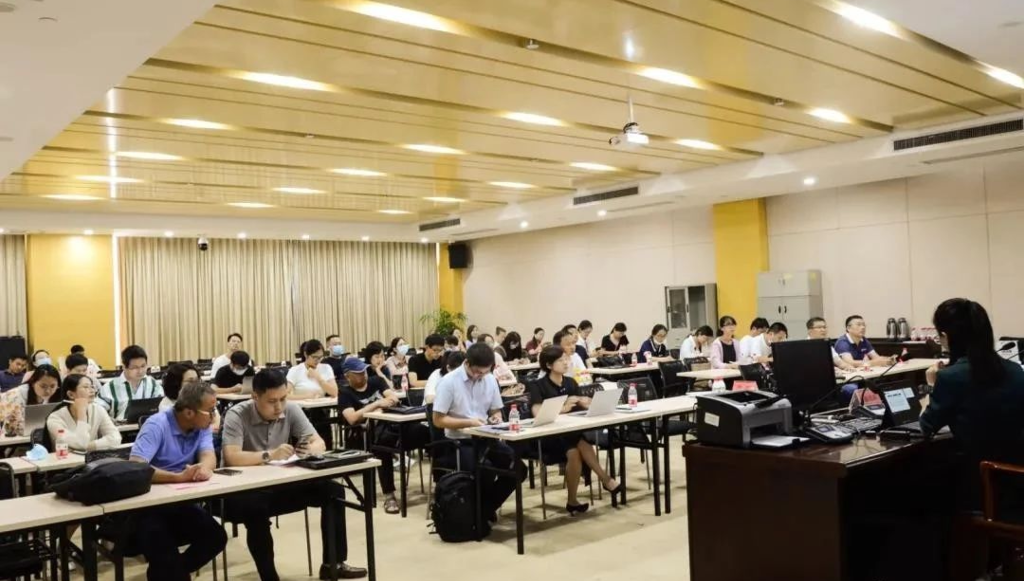 朱宝莉赴中国计量大学法学院授课——中国专利奖申报策略与分析